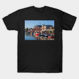 Fishing boats, Alter Strom, Warnemünde, Rostock, Mecklenburg-Western Pomerania T-Shirt